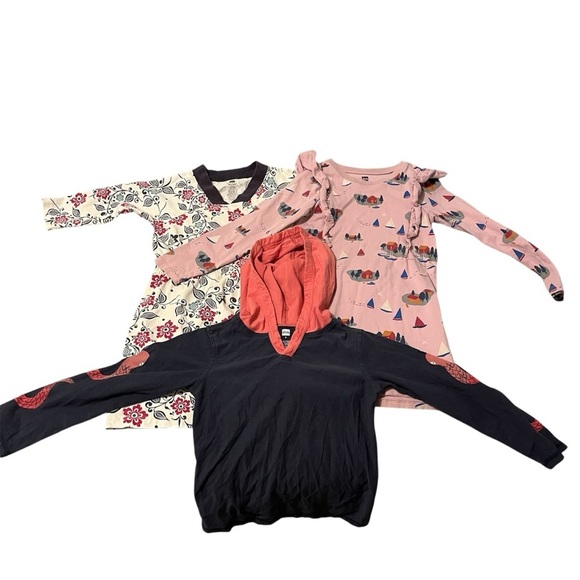 TEA COLLECTION ~ Bundle/Lot of Two Girls Dresses and One Long Sleeve Hooded Tee - Picture 1 of 13
